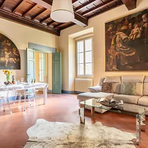 Ginny's House- Borgo La Croce Luxury Apartment Florence